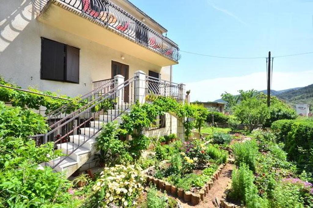 Apartments Vrisnik Jelsa  Exterior foto