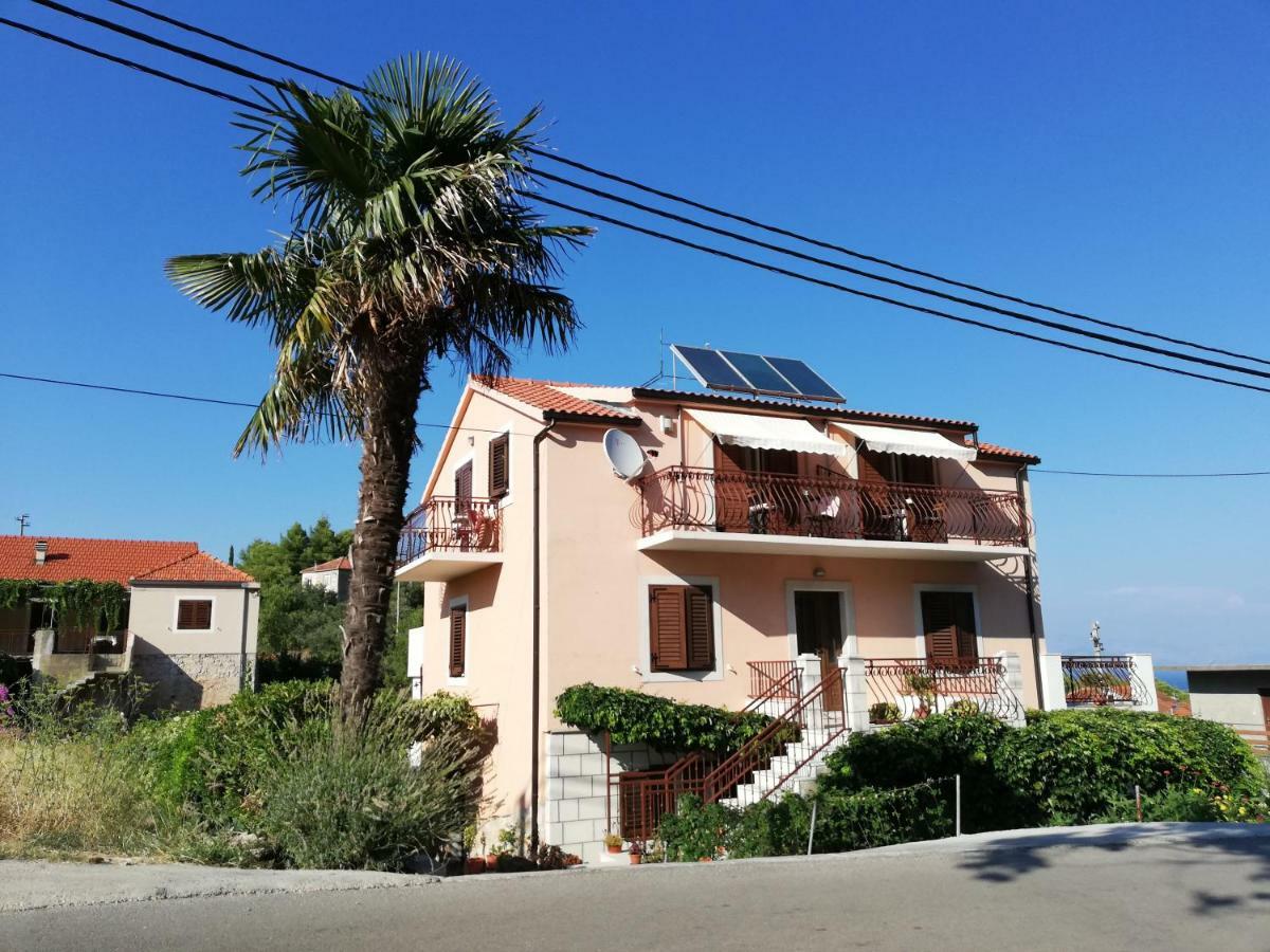 Apartments Vrisnik Jelsa  Exterior foto